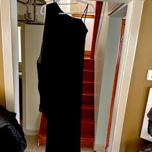 Elegant Black One-Shoulder Dress